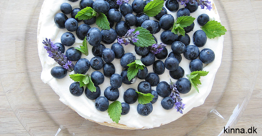 Bastogne-tærte med friske blåbær